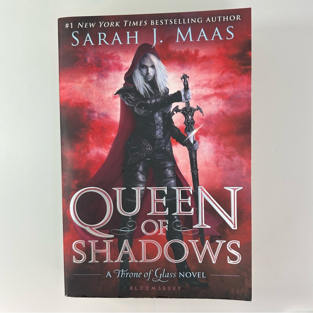 Queen of Shadows by Sarah J. Maas Throne of Glass